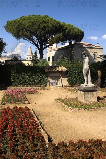 20093652 ITALY Campania Ravello Villa Cimbrone. Statue in walled gardens with Villa Cimbrone behind