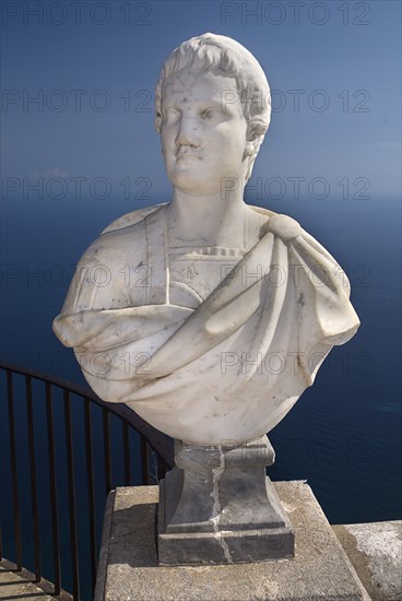 20093659 ITALY Campania Ravello Villa Cimbrone. Statue on Belvedere of Infinity overlooking sea