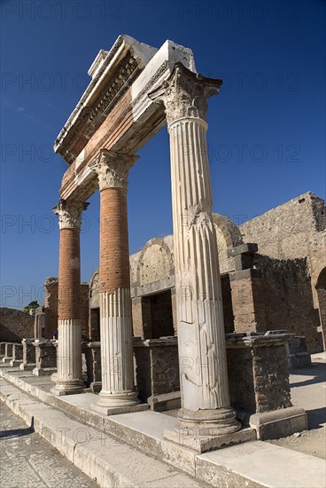 20093683 ITALY Campania Pompeii The Forum. Portico in front of the Macellum- Foodmarket