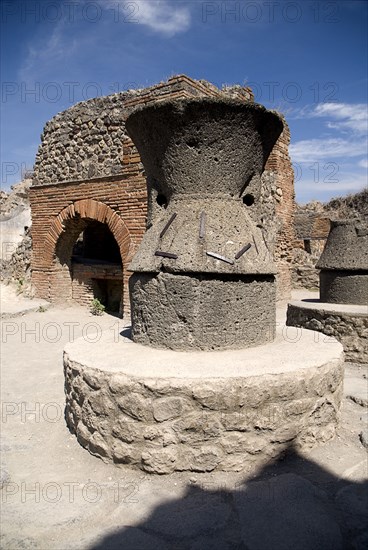 20093688 ITALY Campania Pompeii Bakery of Modestus