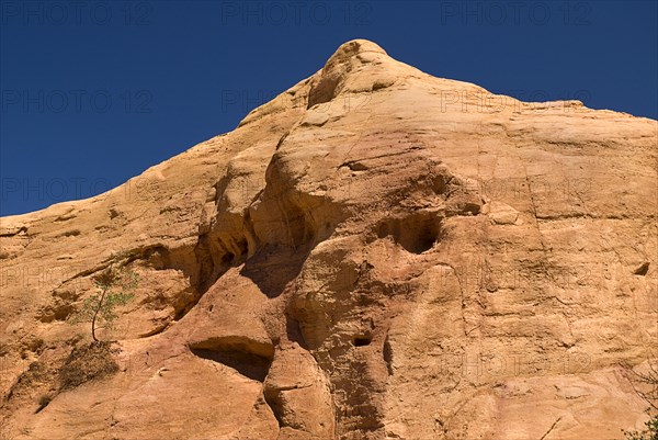 FRANCE, Provence Cote d’Azur, Vaucluse, Colorado Provencal.  Vivid red expanse of rock in area of the park known as The Sahara Section.