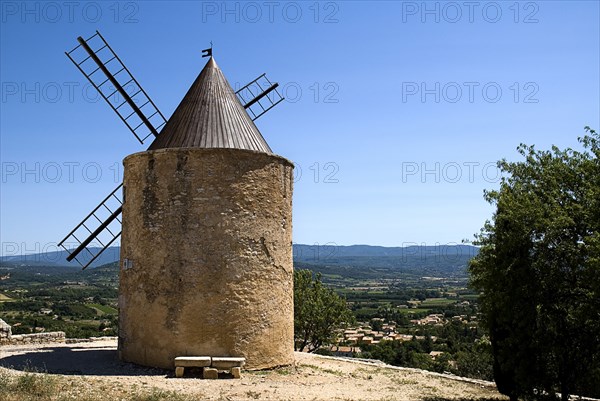 FRANCE, Provence Cote d’Azur, Vaucluse, St-Saturnin-les Apt.  Seventeenth Century windmill in the village