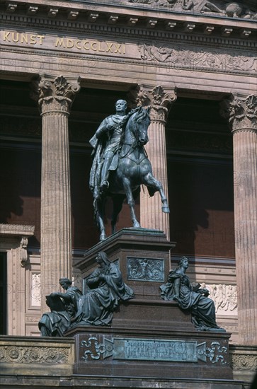 GERMANY, Berlin, Bronze equestrian statue of Friedrich Wilhelm IV by Alexander Calandrelli 1886 outside the Altes Museum.