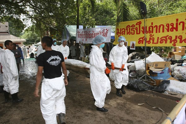 THAILAND, Phang Nga District, Takua Pa, "Tsunami. A body is taken to refridgerated containers after having had DNA taken from it, at the temple Wat Yan Yao on the 7th Jan."