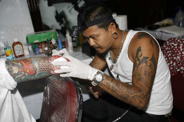 THAILAND, Phuket, Tattooist at work