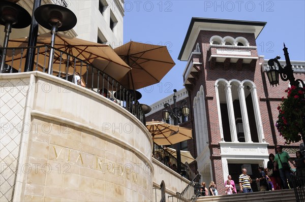 USA, California, Los Angeles, "Restaurant & steps to Two Rodeo shopping alley, Rodeo Drive"