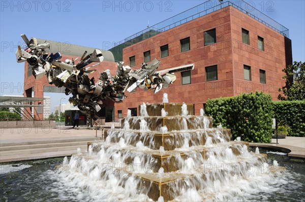 USA, California, Los Angeles, Museum of Contemporary Art building. MOCA exterior with fountain.