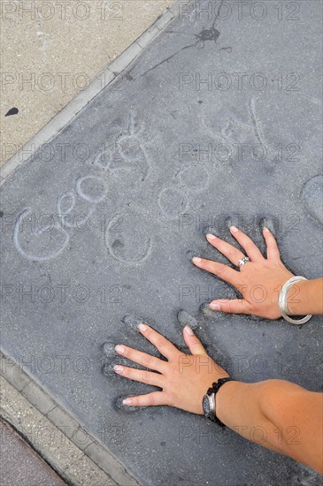 USA, California, Los Angeles, "Fitting into George Clooney's hands, Mann's Chinese Theatre, Hollywood. Graumans"