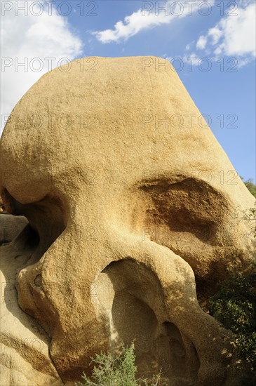 USA, California, Joshua Tree National Park, "Skull Rock, Joshua Tree National Park"