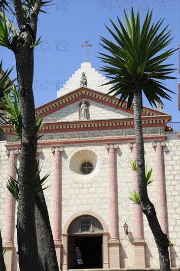 USA, California, Santa Barbara, Church at the Old Mission Santa Barbara