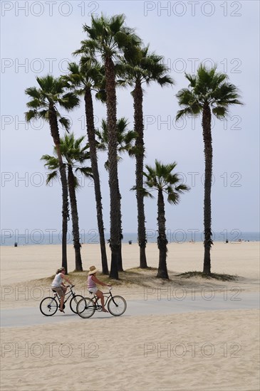 USA, California, Los Angeles, "South Bay cycle route, Santa Monica"