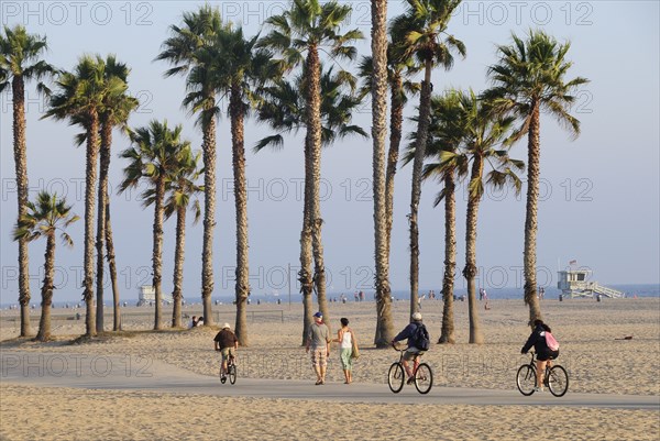 USA, California, Los Angeles, "South Bay cycle route, Santa Monica"