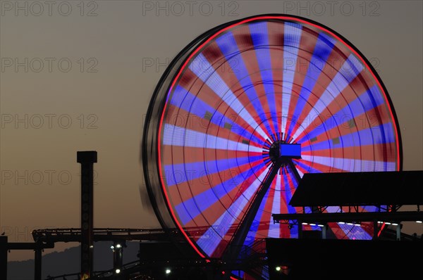 USA, California, Los Angeles, "Ferris wheel on the pier shilhoutted at night, Santa Monica"