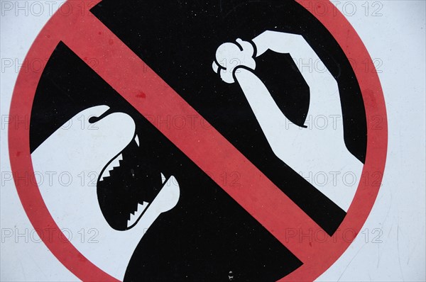 USA, California, Los Angeles, "Do not feed the animals sign, LA Zoo, Griffith Park"