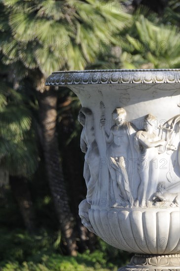 USA, California, Los Angeles, "Stone urn, The Huntington, Pasadena"