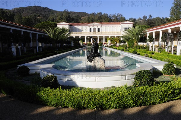 USA, California, Los Angeles, "Garden & pool in the Outer Palastile, Getty Villa"