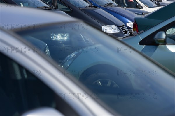 ENGLAND, West Sussex, Findon, Findon village Sheep Fair Cars crowed into a car park.