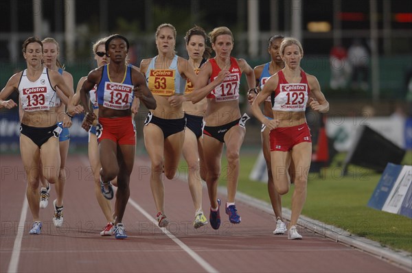 SPORT, Athletics, Track, " Female athletes running in pack. 2006 Commonwealth Games, Melbourne, Australia."