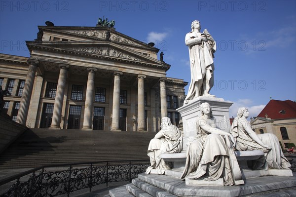 Germany, Berlin, Gendermenmarkt, Schiller Monument with the concert hall in the background to the left.