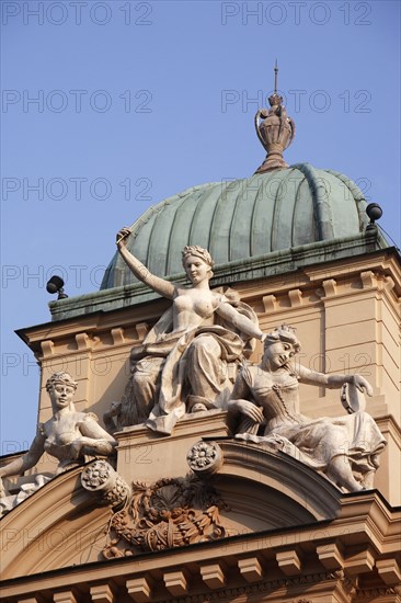 Poland, Krakow, female sculptures on the Juliusz Slowacki Theatre.