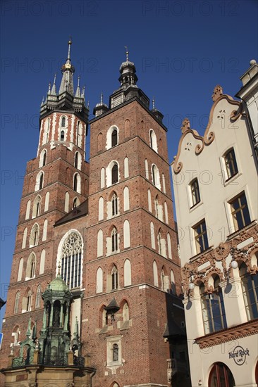 Poland, Krakow, Mariacki Basilica or Church of St Mary overlooking the Rynek Glowny the market square with Hard Rock Cafe to the right.