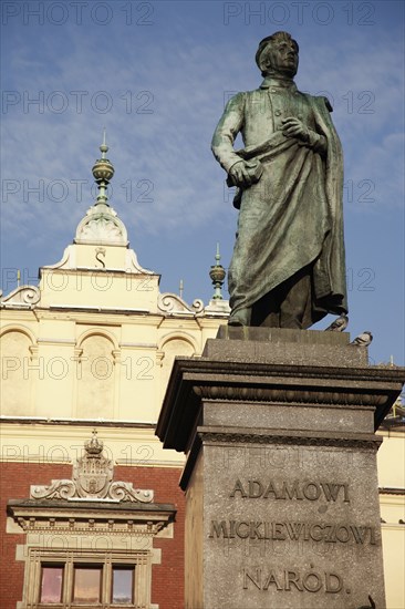 Poland, Krakow, Monument to the polish romantic poet Adam Mickiewicz by Teodor Rygier in 1898 in the Rynek Glowny market square with the Cloth Hall in the background.