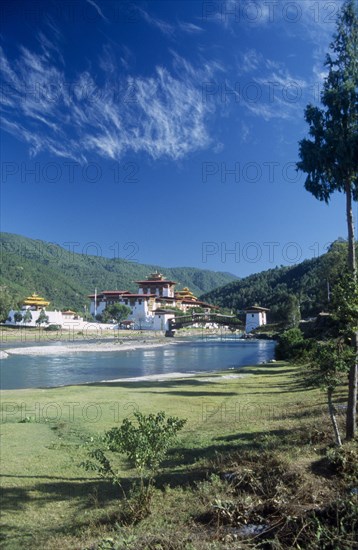 BHUTAN, Punakha, Punakha Dzong fortress temple by the Mo Chhu Mother River.