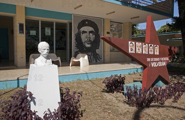 Cuba, Matanzas Province, Varadero, Cuban Governmental Shop with Che Guevara portrait, the revolutions star symbol and J.C. Zenea sculpture dominating the exterior.