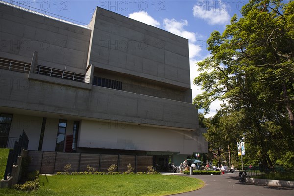 Ireland, North, Belfast, Botanic Gardens, Ulster Museum Exterior.