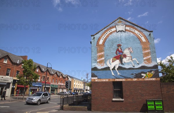 Ireland, North, Belfast, Donegall Pass, Loyalist poltical mural on a gable wall in Lyndsay Street.