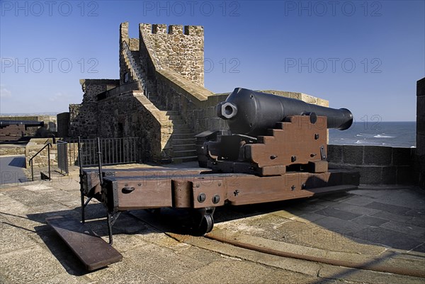 Carrickfergus, County Antrim, Ireland. Castle A cannon on the castle ramparts. Ireland Irish Eire Erin Europe European Ulster North Northern County Antrim Carrickfergus Castle Fortified Fortifications Old Stone Cannon Gun Artillery Ramparts Battlements Blue Castillo Castello Color Destination Destinations Gray History Historic Northern Europe Poblacht na hEireann Republic Castle Castello Castle Castillo Colour Grey