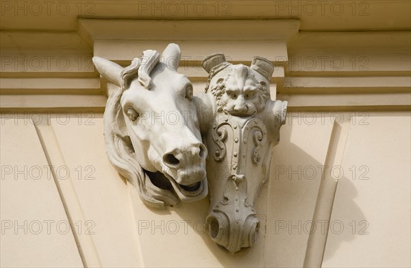 Vienna, Austria. Neubau District of Vienna. Decoration on MuseumsQuartier depicting horses head and heraldic lion. The Museum Quarteirs housed in the former Imperial Stalls which were converted into a museum complex in the 1990s. Austria Austrian Republic Vienna Viennese Wien Europe European City Capital Neubau District Museumsquartier Museums Quarter Carving Detail Heradlic Lion Horse Destination Destinations Equestrian Osterreich Viena Western Europe