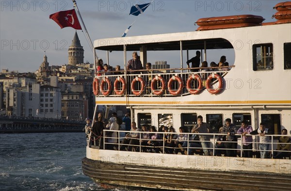Istanbul, Turkey. Sultanahmet. Crowded passenger ferry flying Turkish flag on the Bosphorous with city behind. Since March 2006 Istanbuls traditional commuter ferries have been operated by Istanbul Sea Buses. Turkey Turkish Istanbul Constantinople Stamboul Stambul City Europe European Asia Asian East West Urban Sultanahmet Bosphorous Destination Travel Tourism Transport Water Ship Boat Ferry Commuter Cummuters Classic Classical Destination Destinations Historical Middle East Older South Eastern Europe Turkiye Water Western Asia