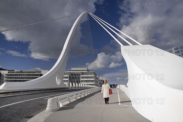 Dublin City, County Dublin, Ireland. Samuel Beckett Bridge over the River Liffey designed by Santiago Calatrava and opened on 10th December 2009. Ireland Irish Eire Erin Europe European County City Urban Dublin Baile Atha Cliath Transport Transportation Bridge River Liffey Samuel Beckett River Water Liffey Capital Blue Clouds Cloud Sky Color Northern Europe One individual Solo Lone Solitary Poblacht na hEireann Republic Colour Single unitary White