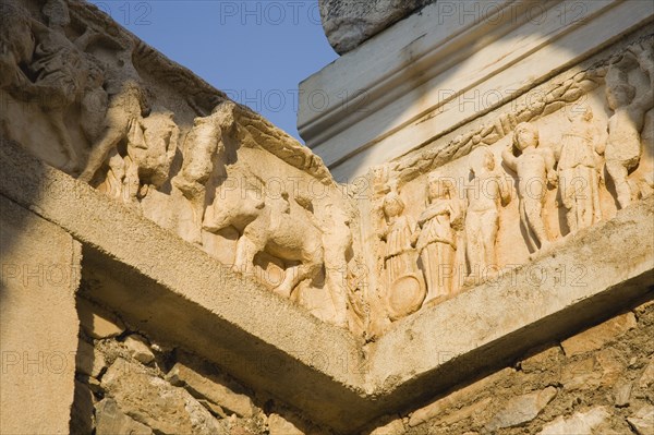 Selcuk, Izmir Province, Turkey. Ephesus. Detail of carved wall frieze in ancient ruined city of Ephesus on the Aegean sea coast. Turkey Turkish Eurasia Eurasian Europe Asia Turkiye Izmir Province Selcuk Ephesus Ruin Ruins Roman Column Columns Facde Ancient Architecture Masonry Rock Stone Carving Carved Frieze Destination Destinations European History Historic Middle East South Eastern Europe Water Western Asia