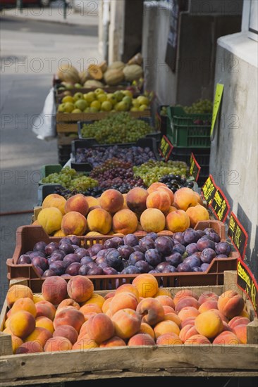 Budapest, Pest County, Hungary. Budapest crates of fruit for sale on stall at the rail terminus Budapest Nyugati palyaudvar. Hungary Hungarian Europe European East Eastern Buda Pest Budapest City Nyugati Palyaudvar Rail Station Fruit Stall Street Destination Destinations Eastern Europe