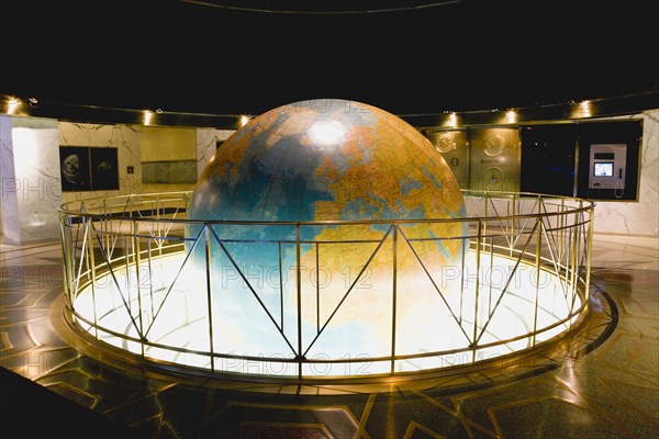 USA, New York, New York City, Manhattan  The revolving globe in the lobby of the Art Deco Daily News Building on 42nd Street in Midtown.