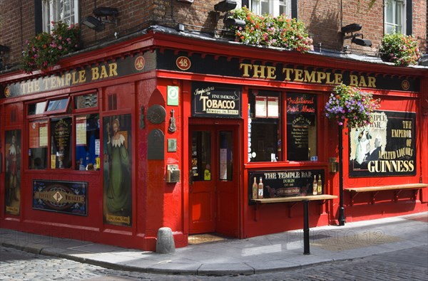 Ireland, County Dublin, Dublin City, Temple Bar traditional Irish public house on street corner with cobbled street.