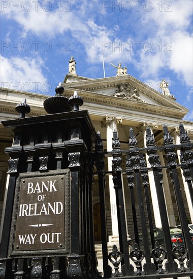 Ireland, County Dublin, Dublin City, The 18th Century Bank Of Ireland building in College Green at one time the Irish Houses of Parliament or Irish Parliament House the first purpose-built two-chamber parliament building in the world.