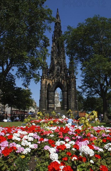 Scotland, Lothian, Edinburgh, Scott Monument in Princes Street with flower beds in the foreground