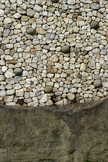 Ireland, Meath, Newgrange, Close up detail of the retaining wall around the front of the historical burial site that was rebuilt using white quartz and granite stones found during excavation