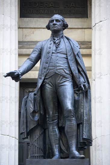 USA, New York, New York City, Manhattan  Statue of George Washington outside the Federal Hall National Memorial in Wall Street in the Financial District of Lower Manhattan.