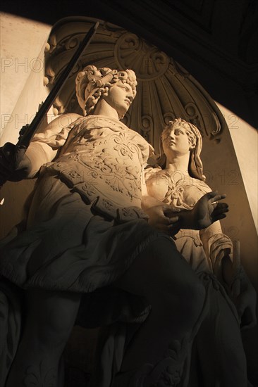 Cropped view of statues partly in shadow in the courtyard of the Hofburg Palace. Photo : Bennett Dean