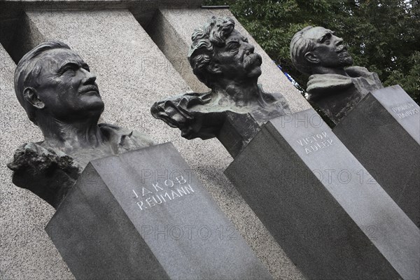 Monument of the Republic with the busts of Jakob Reumann Victor Adler and Ferdinand Hanusch. Photo : Bennett Dean