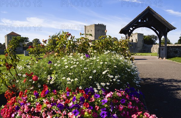 Portchester Castle showing the Norman 12th Century Tower and 14th Century Keep built within the Roman 3rd Century Saxon Shore Fort seen from the Augustine Priory. Photo : Paul Seheult