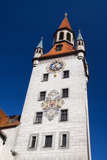 Marienplatz. Altes Rathaus or Old Town Hall. Original building dating from the fifteenth century with baroque facade added in the seventeenth century. Detail of clock tower. Photo : Hugh Rooney
