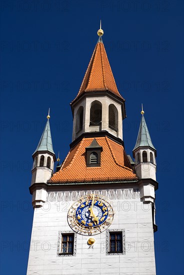 Marienplatz. Altes Rathaus or Old Town Hall. Original building dating from the fifteenth century with baroque facade added in the seventeenth century. Detail of clock tower. Photo: Hugh Rooney