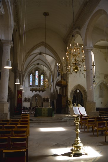 The Anglican Cathedral Church of St Thomas of Canterbury started in the 12th Century consecrated in 1927 and completed in 1980 with a side chapel and altar seen from the choir. Photo : Paul Seheult