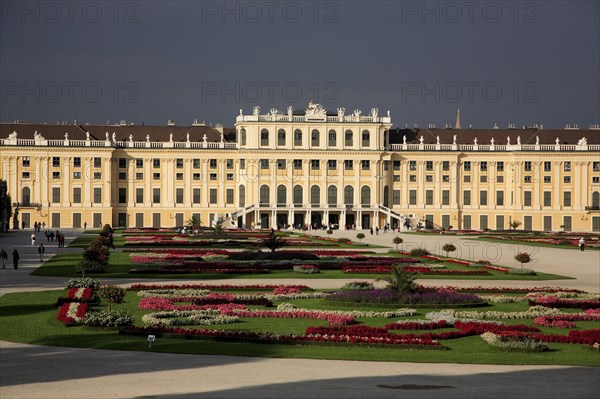 Schonnbrunn Palace. Exterior and formal gardens. Photo : Bennett Dean