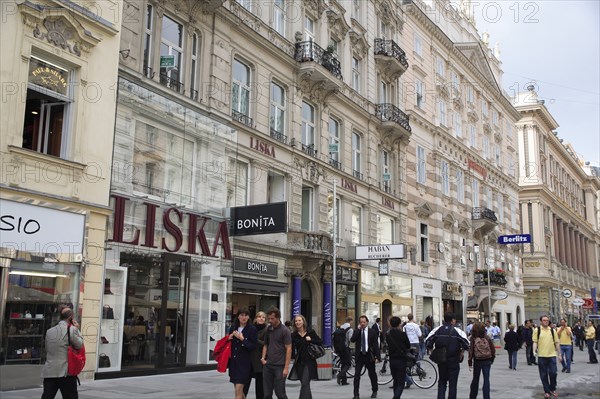 Graben Street busy with shoppers. Photo: Bennett Dean